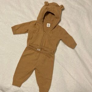 Baby gap two piece outfit